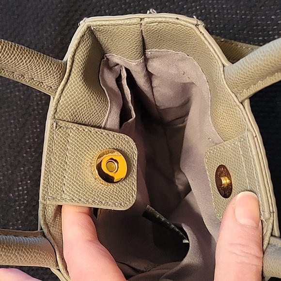 Bebe small crossbody/satchel w/snap closure, grey w/gold Bebe bettering - Picture 6 of 6